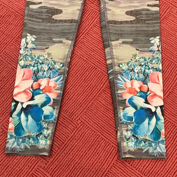 women’s small Leggings Floral / Camo Design capri Evolution and Creative Active - Picture 10 of 14
